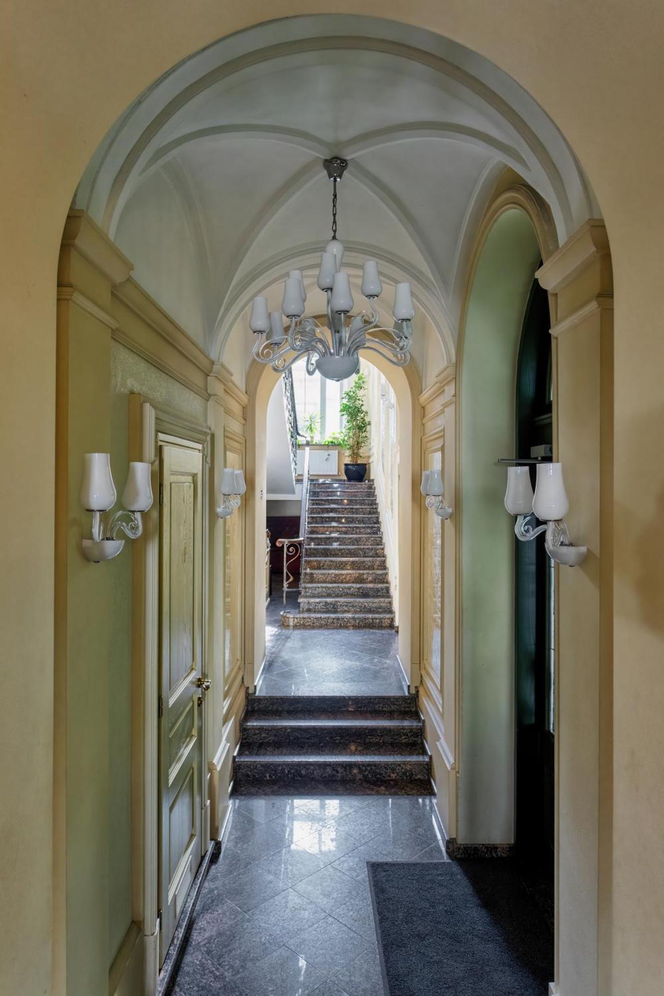 Vintage Art Hotel Odesa Exterior photo