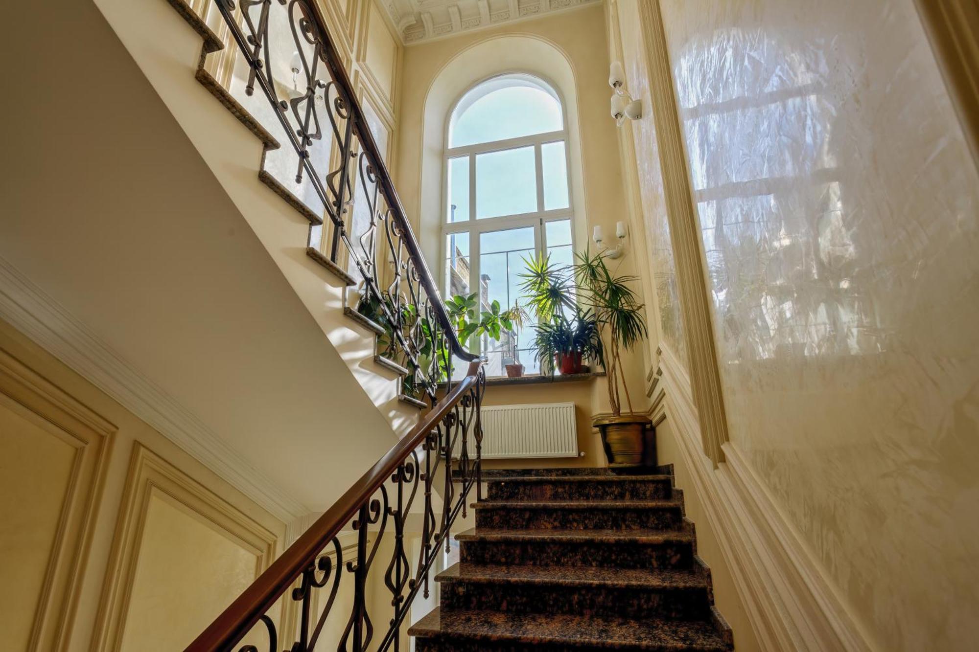Vintage Art Hotel Odesa Exterior photo