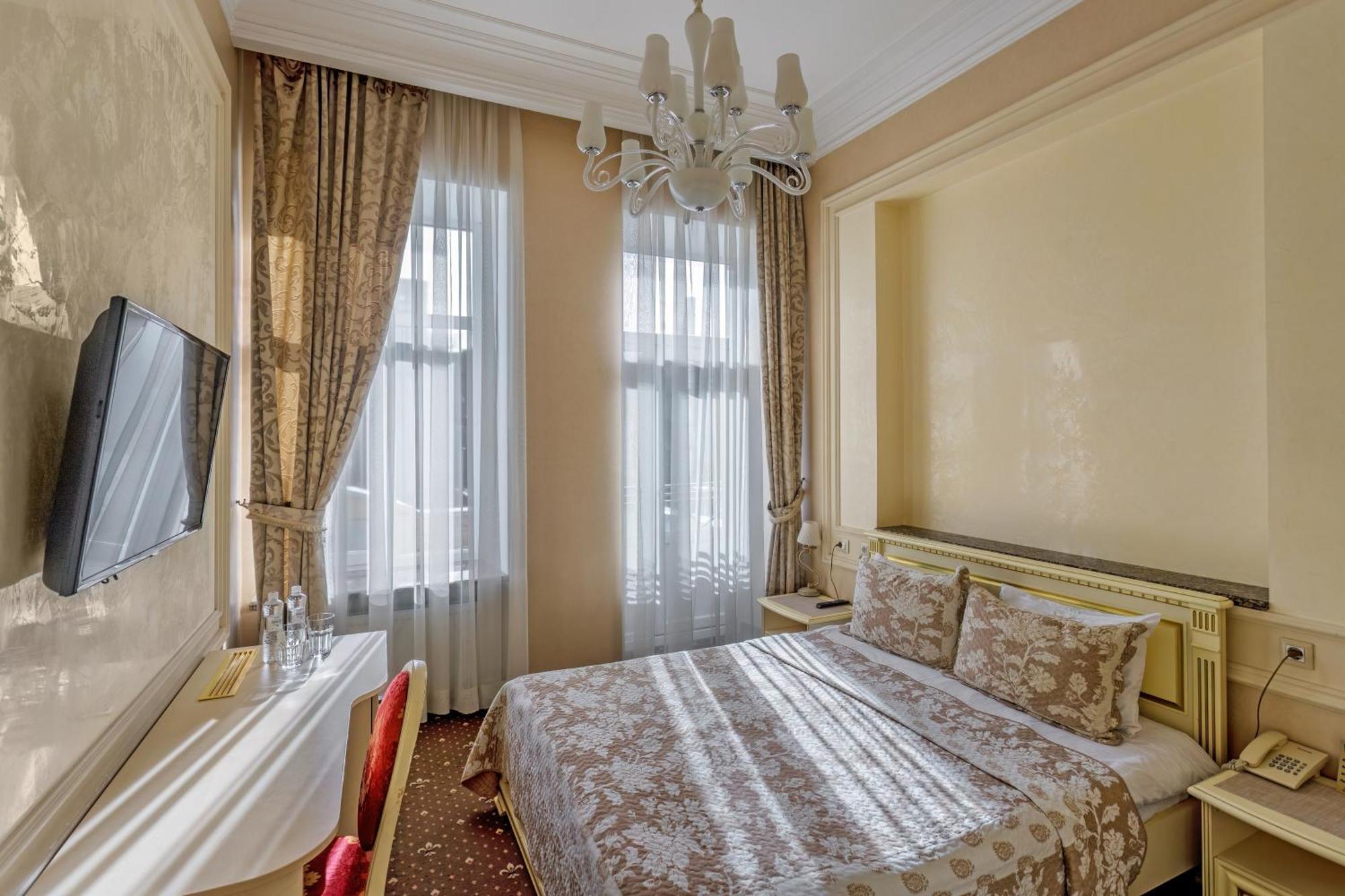 Vintage Art Hotel Odesa Exterior photo